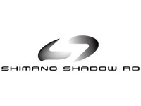 Přehazovačka SHIMANO SHADOW RD se super nízkým profilem přináší mnoho výhod. Vzhledem ke svému nízkému profilu je přehazovačka více chráněná proti poškození a konstrukci s jednoduchým napínáním se řetěz méně prohupuje v&nbsp;drsných podmínkách jízdy. Výsledkem je hladký a tichý výkon.
